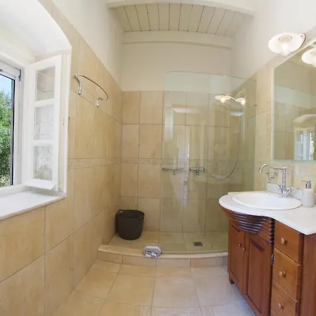 بيت للعطل Stone